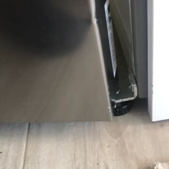 Teslimatında Ezik Ve Ana Kart Arızalı Buzdolabı İçin Değişim Talebi