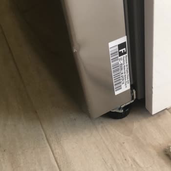 Teslimatında Ezik Ve Ana Kart Arızalı Buzdolabı İçin Değişim Talebi