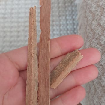 Alt Kısımda Kırılan Kalitesiz Tahta Parçaları Ve Ücretsiz Değişim Talebi