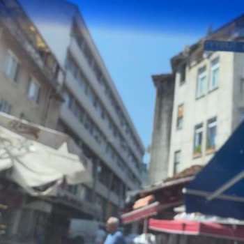 Tuz Pazarının Brandaları Yol Ve Acil Durum Trafiğini Engeliyor