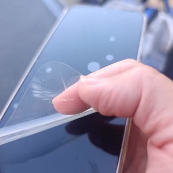 Fabrika Çıkışlı Filmli Oppo Reno 15 Pro’da Kısa Düşüşte Ekran Kırılması Ve Destek İstemi