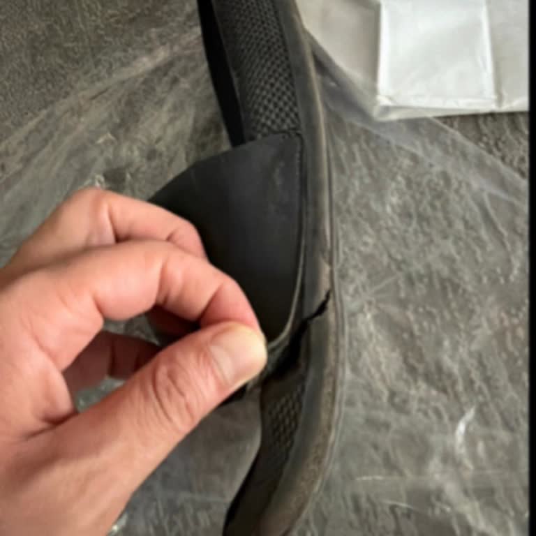 Skechers Terliğinde Kısa Sürede Taban Yırtılması Ve Yapışkan Açılması