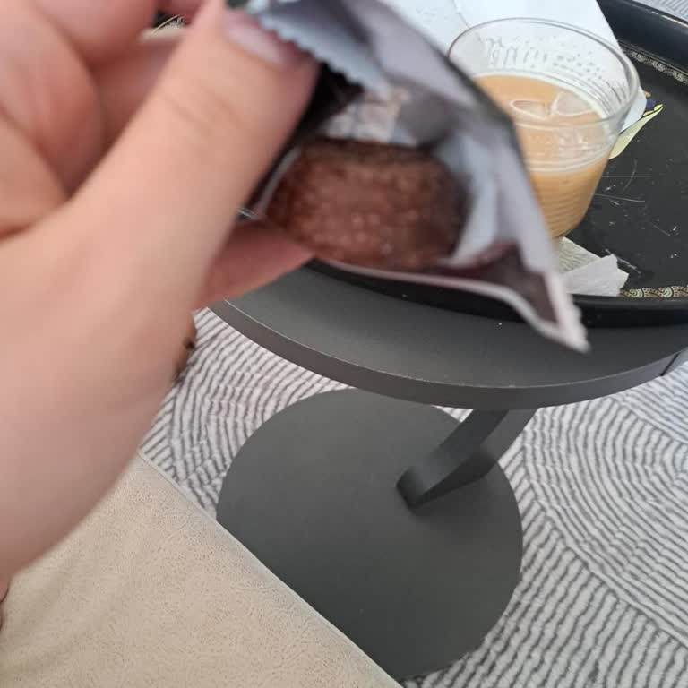 A101'den Alınan Eti Browni Mini Keklerde Pütürlü Çikolata Kaplaması Ve Sağlık Endişesi