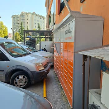 Araçların Yakın Park Etmesi Kargo Dolaplarına Erişimi Engelliyor