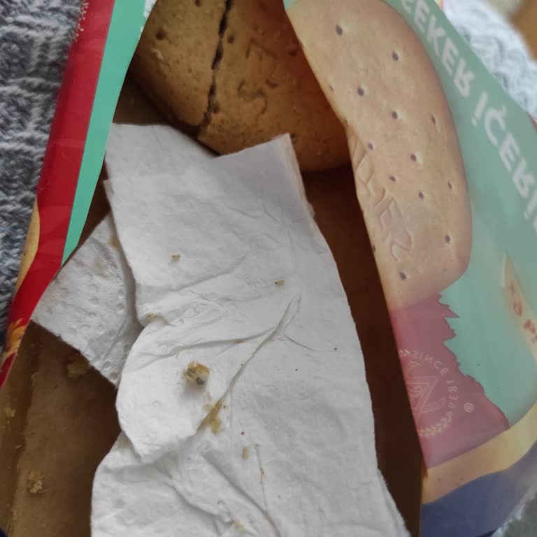 McVitie’s Şeker İlavesiz Bisküvi İçinde Plastik Parça Bulundu