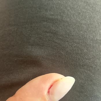 Kalıcı Oje Ve Güçlendirme Çıkarma İşlemi Eksik, Ücret Tam Alındı