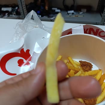 Kadıköy Zühtüpaşa Şubesinde Yakılmış Tavuk Ve Sert Patates İçin İade Talebi