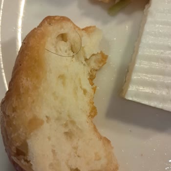 Kahvaltıda Kıl Çıktı, Özür Yetmedi