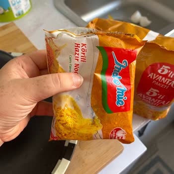 İndomie Noodle Paketi Üretim Hatası Ve Hijyen Endişesi