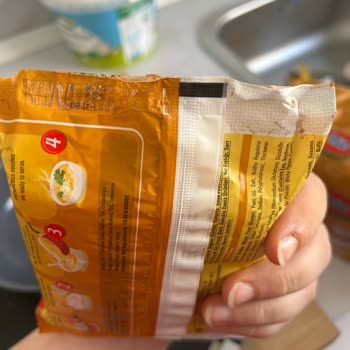 İndomie Noodle Paketi Üretim Hatası Ve Hijyen Endişesi