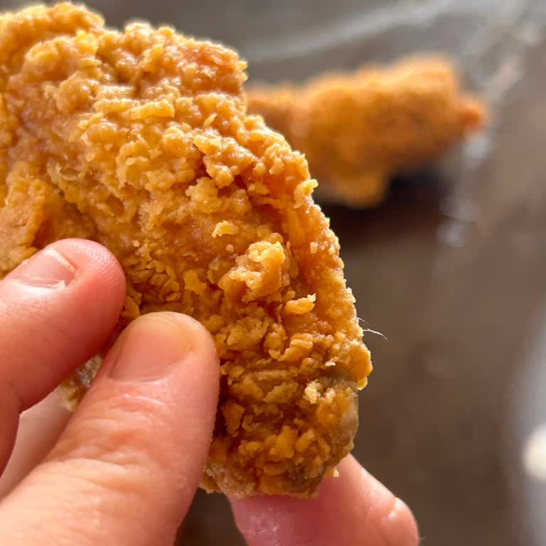 Popeyes'ten Tavuk Kanadında Tüy Görülmesi Ve Hijyen Endişesi