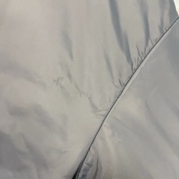 Chaqueta con Manchas y Rechazo de Error de Usuario en The Moose Bay