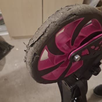 Armağan Oyuncak Scooter’ında Ön Lastik Arızası İçin Ücretsiz Değişim Ve İade Talebi