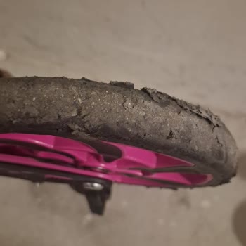Armağan Oyuncak Scooter’ında Ön Lastik Arızası İçin Ücretsiz Değişim Ve İade Talebi