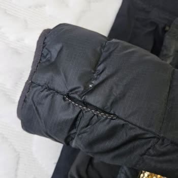 The Moose Bay, Chaqueta con Deformación, Costura y Rechazo sin Justificación