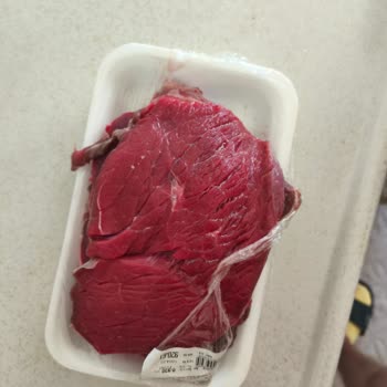Carrefour’da Dana But Biftekte Yanıltıcı Paketleme Ve Renk Farklılığı