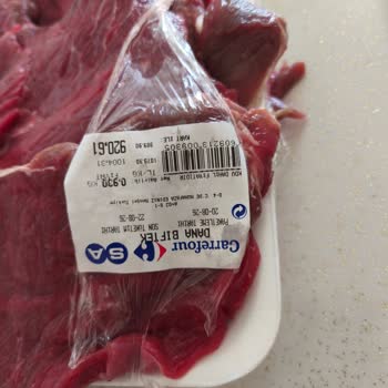 Carrefour’da Dana But Biftekte Yanıltıcı Paketleme Ve Renk Farklılığı