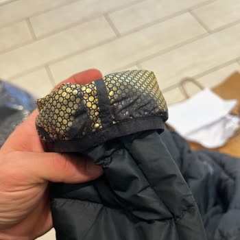 Chaqueta con defectos comprada en The Moose Bay, solicito reembolso