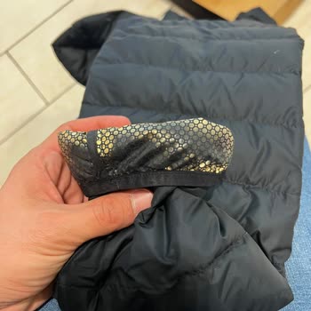 Chaqueta con defectos comprada en The Moose Bay, solicito reembolso