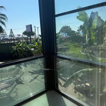 Kale Ve Deniz Manzaralı Oda İçin Ek Ücret Ödedim, Manzara Sunulmadı