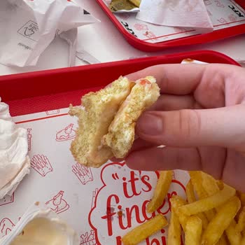 KFC İzmit Şubesinde Soğuk Patates Ve Yeşilimsi Ekmeğe Karşı İade Talebi