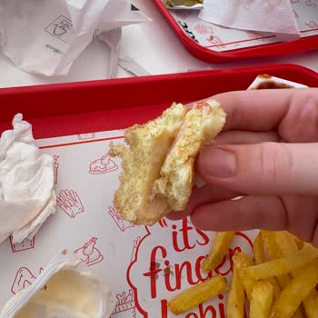 KFC İzmit Şubesinde Soğuk Patates Ve Yeşilimsi Ekmeğe Karşı İade Talebi
