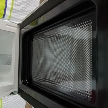 Hasarlı Ve Sağlığa Zararlı Mikrodalga Fırın İçin Ücret İadesi Talebi