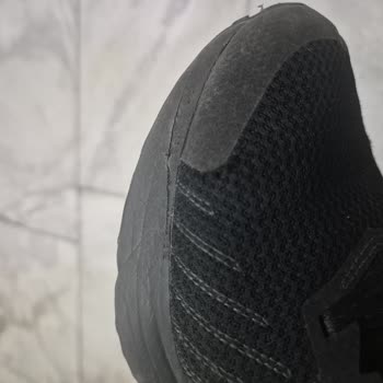 Nike Ayakkabılarda Erken Deformasyon Ve Mağazanın Reddi