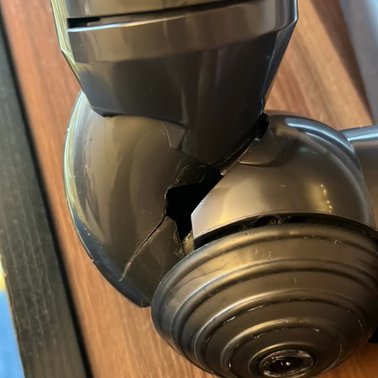 Dyson V11 Turbo Başlığındaki Çatlak İçin Garanti Kapsamı Reddedildi