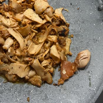 Erpiliç Döner Ürünün İçindeki Çiğ Pembe Tavuk Parçası Gıda Güvenliği Endişesi Yaratıyor
