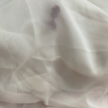 Şifon Elbisede Yıkama Sonrası Kırmızı İp Görülmesi Ve Değişim Talebi