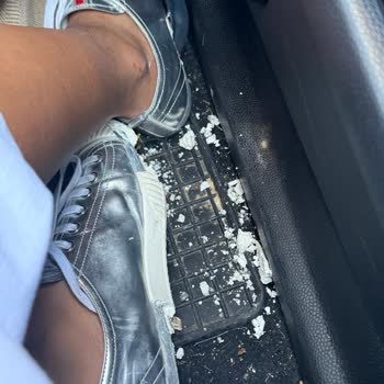 Ayıplı Prada Sneaker İlk Kullanımda Parçalandı, Şirket İadeyi Reddetti