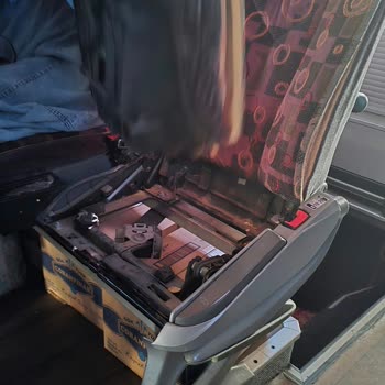 Kırık Koltuklu Otobüste Yardım Yok, Ücret İadesi İsteniyor
