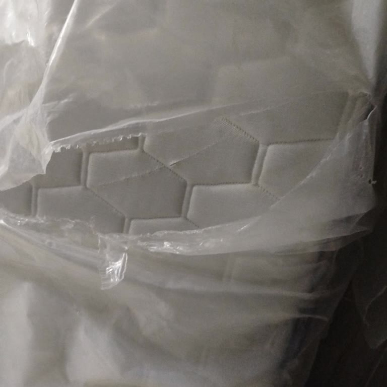 Kirli Ve Yırtık Yatak Teslimatı, Değişim Talebim Ve Mağaza Cevapsızlığı