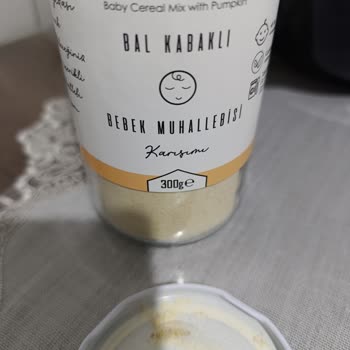 Organik Bebek Muhallebisi İçinde Kurt Ve Solucan
