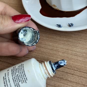Ambalaj Kırılganlığı Nedeniyle Stick Allık Ve Güneş Kremi Kullanılamaz Hale Geldi