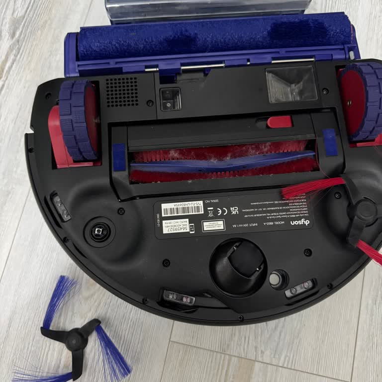 Dyson Robot Süpürge Yan Fırçası Beş Ayda Kendi Kendine Kırıldı: Garanti Kapsamında Değişim İsteği