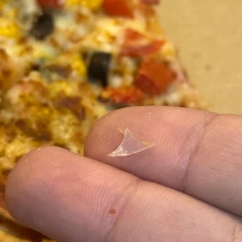 Pizza Siparişimde Keskin Plastik Parça Çıktı