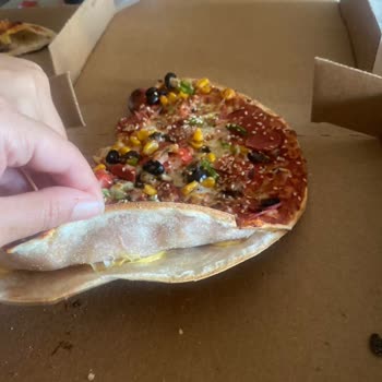 Domino’s Şubesinde Yanıltıcı Pizza Siparişi Ve Çiğ Hamur Şikayeti