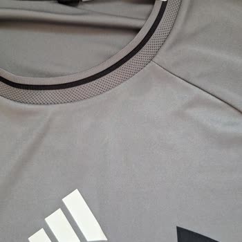 Adidas'tan Yanlış Ve Kirli Ürün Gönderimi, Yetersiz Çözüm Teklifi