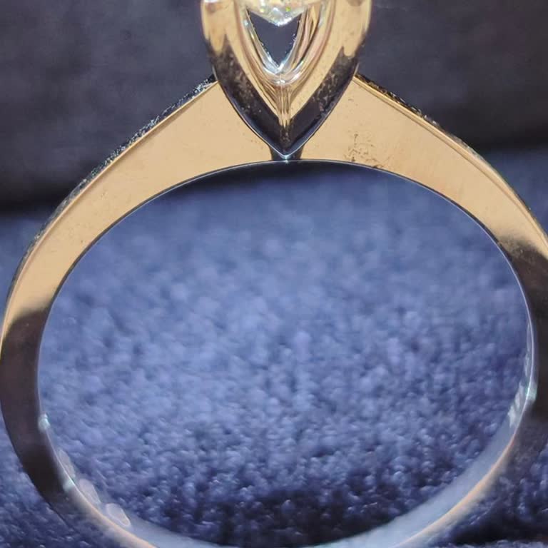 Blue Diamond'da Tektaş Pırlanta Yüzükte Başkasının İsmi Yazması Ve Çalışanların Saygısız Tutumu