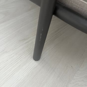 Berta Mobilyalarında Çökük Ayaklar Ve Çizik, Marsana Koltukta Pas Lekesi