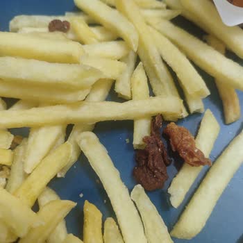 Eksik Soslar, Küçük Tavuk Ve Bayat Patates Sorunu