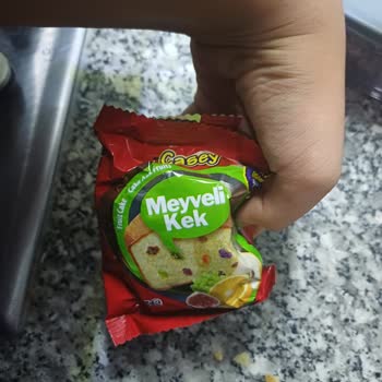 Casey Meyveli Kek'te Plastik Parça Çıktı; Sağlık Riski Ve Gıda Güvenliği Endişesi