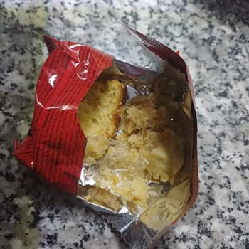 Casey Meyveli Kek'te Plastik Parça Çıktı; Sağlık Riski Ve Gıda Güvenliği Endişesi