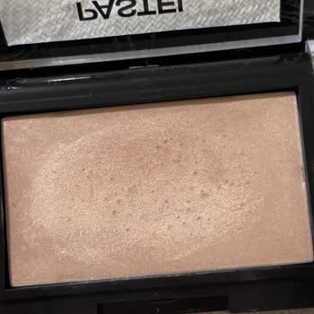 Pastel Highlighter’da Siyah Tanecikler Ve Hijyen Endişesi