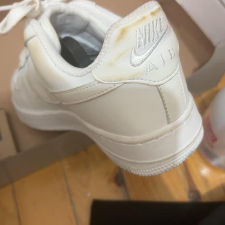 Nike Air Force Ayakkabısındaki Hızlı Sararma Ve Lekeler İçin Değişim Ve İade Talebi
