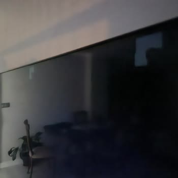 Mini LED İddiası Yanıltıcı, Kenar Aydınlatmalı TV'de Işık Sızması Ve Kare Bozuklukları