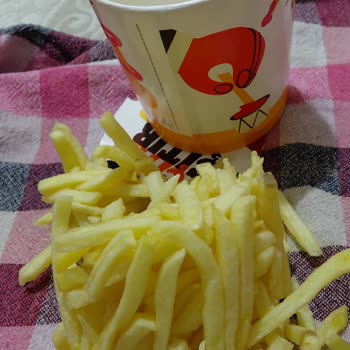 Bir Saat Geciken Ve Buz Gibi Soğuk Hamburger Ve Patates İçin İade Talebi