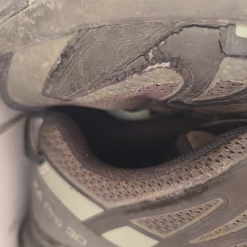 Zapatillas Salomon XA Pro 3D Se Desgastaron Rápido, Devolución Rechazada